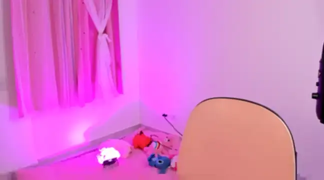 Snapshot of p3ach1 chatting on December 3, 2024, 7:32 am p3ach1 online show from December 3, 2024, 7:32 am