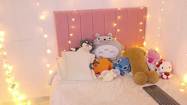 Snapshot of p3ach1 chatting on December 5, 2025, 3:15 am p3ach1 online show from December 5, 2025, 3:15 am