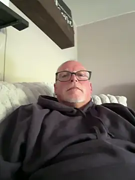 wildrocket02 online show from May 7, 2026, 12:54 pm