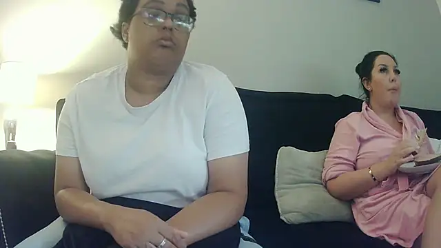 vanilla chocolate23 online show from September 10, 2025, 11:32 am