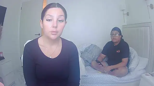 vanilla chocolate23 online show from April 23, 2026, 8:46 am