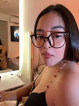 Snapshot of kenndall_21 chatting on October 25, 2025, 1:24 am kenndall 21 online show from October 25, 2025, 1:24 am