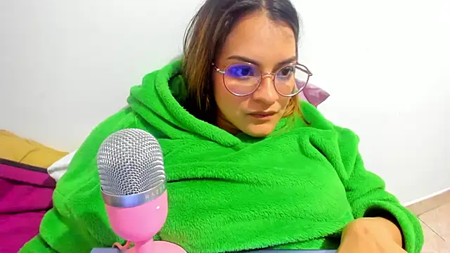 Angie Pirss online show from February 3, 2025, 5:51 am