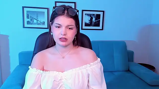 AdeliaKiss online show from February 3, 2025, 6:17 pm