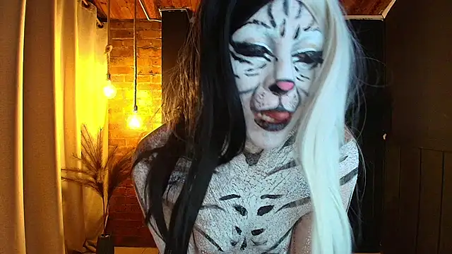 sahra taylor  online show from October 31, 2025, 5:08 am