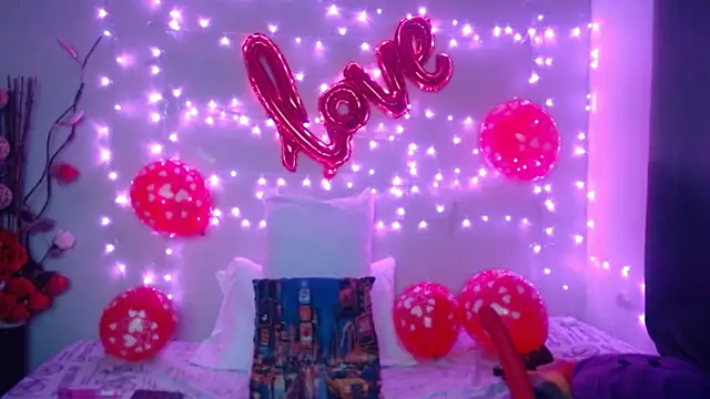 Snapshot of Nicol_Love0 chatting on February 14, 2025, 11:10 am Nicol Love0 online show from February 14, 2025, 11:10 am