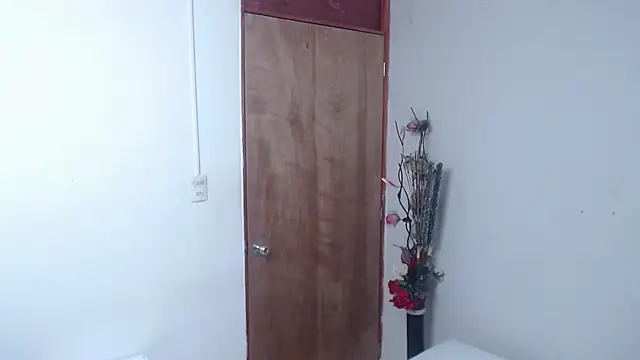 Snapshot of Nicol_Love0 chatting on March 19, 2025, 5:17 pm Nicol Love0 online show from March 19, 2025, 5:17 pm