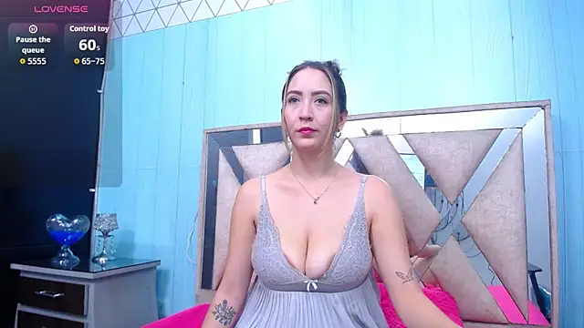 Snapshot of sweet_thalia_ chatting on June 6, 2026, 8:57 pm sweet thalia online show from June 6, 2026, 8:57 pm