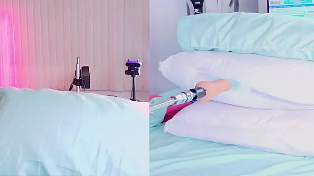 Kinky Mindy  online show from September 24, 2025, 7:50 pm