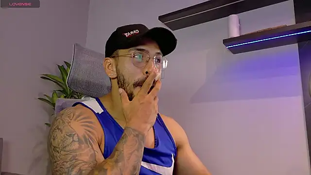 Snapshot of tony_muscle chatting on May 16, 2026, 10:58 am tony muscle online show from May 16, 2026, 10:58 am