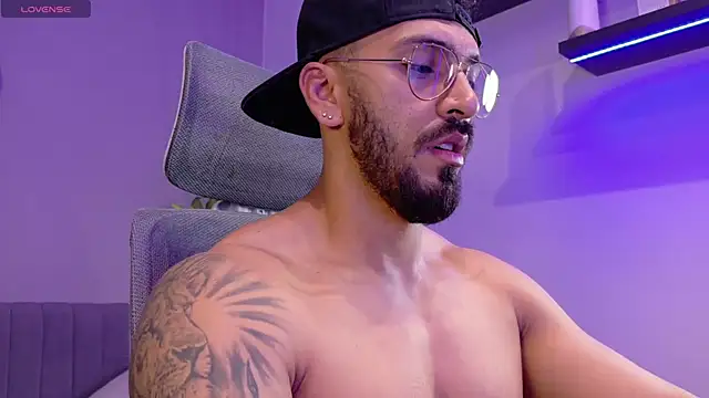 Snapshot of tony_muscle chatting on June 14, 2026, 11:12 am tony muscle online show from June 14, 2026, 11:12 am