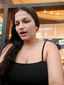 girl milk1 online show from January 31, 2025, 10:42 pm