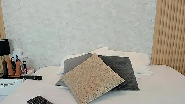 mayragonzpe   online show from March 12, 2025, 1:08 pm