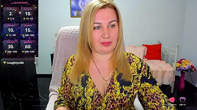 Lili Crossi online show from March 10, 2025, 6:49 am