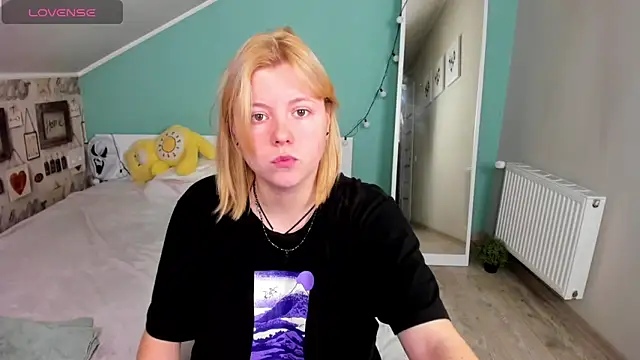 LillyDepp online show from January 8, 2025, 4:22 pm