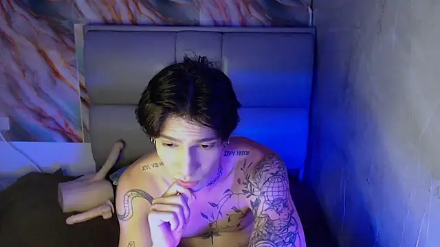 Apolo Hidalgo01 online show from October 1, 2025, 8:04 pm