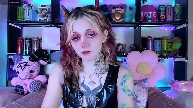Snapshot of _Devill_Baby chatting on June 19, 2026, 8:12 pm Devill Baby online show from June 19, 2026, 8:12 pm
