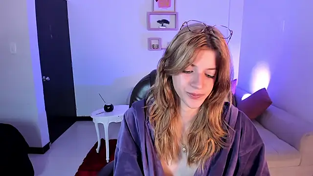 Nora Vennucci online show from February 12, 2025, 12:16 am