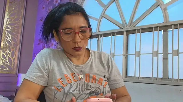 mature bigass   online show from December 3, 2025, 11:41 am