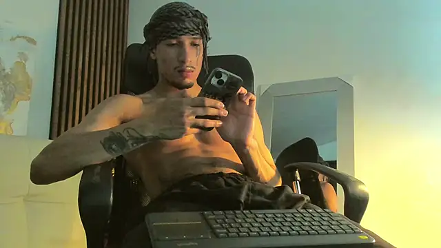 Snapshot of rafael_stone chatting on March 4, 2025, 3:44 am rafael stone online show from March 4, 2025, 3:44 am