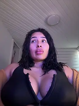 Anily Lovely online show from May 3, 2026, 8:59 pm