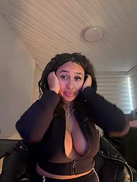 Anily Lovely online show from July 5, 2026, 9:44 pm