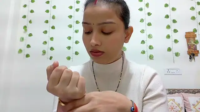 Aleena Rai online show from November 29, 2025, 9:45 am