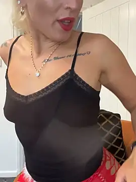 Snapshot of Barbie_26 chatting on November 27, 2025, 10:17 am Barbie 26 online show from November 27, 2025, 10:17 am