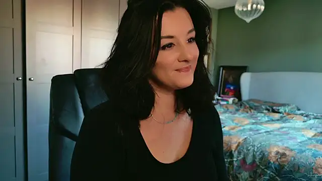 flatwhite0 online show from December 2, 2025, 10:42 am