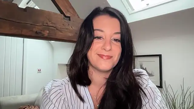 flatwhite0 online show from April 28, 2026, 8:41 am