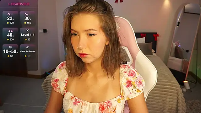 Snapshot of LinaSiren chatting on December 29, 2024, 3:22 am LinaSiren online show from December 29, 2024, 3:22 am