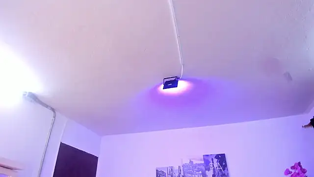 Amy Kiitty  online show from November 26, 2025, 12:39 pm