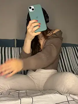 viviandaimond1 online show from January 8, 2025, 9:34 pm