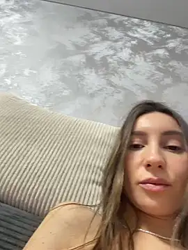 Snapshot of viviandaimond1 chatting on December 13, 2025, 8:04 pm viviandaimond1 online show from December 13, 2025, 8:04 pm