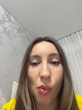 Snapshot of viviandaimond1 chatting on February 5, 2026, 7:51 pm viviandaimond1 online show from February 5, 2026, 7:51 pm