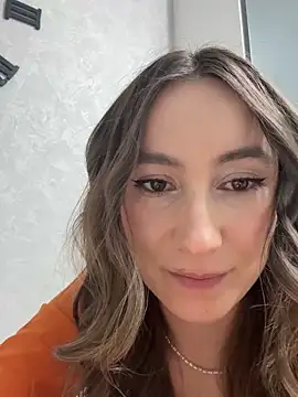 Snapshot of viviandaimond1 chatting on March 3, 2026, 4:35 pm viviandaimond1 online show from March 3, 2026, 4:35 pm