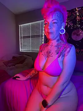 Snapshot of GoldieBakeman chatting on February 18, 2025, 12:48 am GoldieBakeman online show from February 18, 2025, 12:48 am