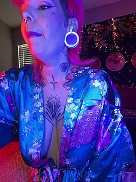 Snapshot of GoldieBakeman chatting on March 3, 2025, 8:43 pm GoldieBakeman online show from March 3, 2025, 8:43 pm