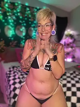 Snapshot of GoldieBakeman chatting on December 1, 2025, 5:18 pm GoldieBakeman online show from December 1, 2025, 5:18 pm