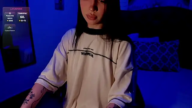 Snapshot of _Chartlotte chatting on December 24, 2024, 7:44 pm Chartlotte online show from December 24, 2024, 7:44 pm