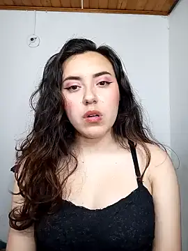 Snapshot of Emi_chik chatting on December 5, 2024, 4:20 am Emi chik online show from December 5, 2024, 4:20 am