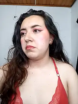 Snapshot of Emi_chik chatting on December 13, 2024, 12:31 am Emi chik online show from December 13, 2024, 12:31 am