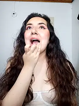 Snapshot of Emi_chik chatting on December 21, 2024, 3:03 am Emi chik online show from December 21, 2024, 3:03 am