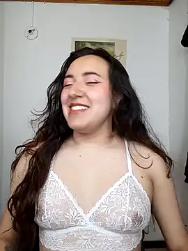 Snapshot of Emi_chik chatting on December 22, 2024, 1:01 am Emi chik online show from December 22, 2024, 1:01 am