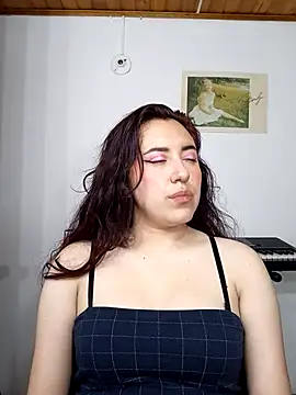 Snapshot of Emi_chik chatting on January 16, 2025, 11:15 am Emi chik online show from January 16, 2025, 11:15 am