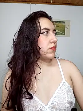 Snapshot of Emi_chik chatting on February 2, 2025, 2:27 am Emi chik online show from February 2, 2025, 2:27 am