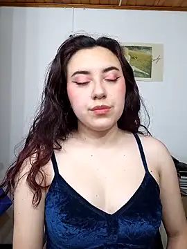 Snapshot of Emi_chik chatting on March 22, 2025, 7:36 am Emi chik online show from March 22, 2025, 7:36 am