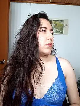 Snapshot of Emi_chik chatting on October 25, 2025, 11:07 am Emi chik online show from October 25, 2025, 11:07 am