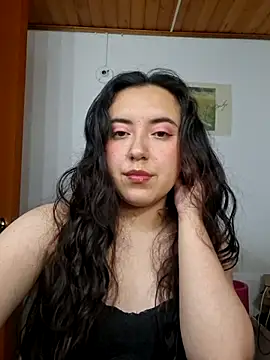 Emi chik online show from May 1, 2026, 4:39 am