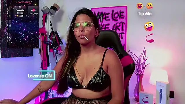 Snapshot of Megaan_Greey chatting on October 28, 2025, 12:47 am Megaan Greey online show from October 28, 2025, 12:47 am